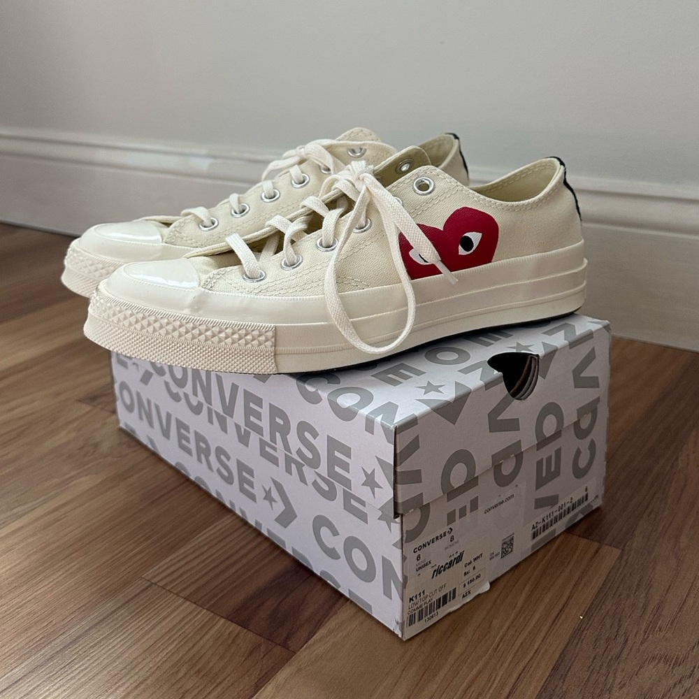 Comme de Garcon PLAY x Converse Low Top Sneakers -bone white